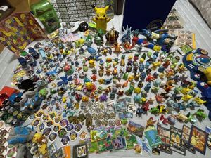 ポケモンのフィギュアやコレクション小物の商品例